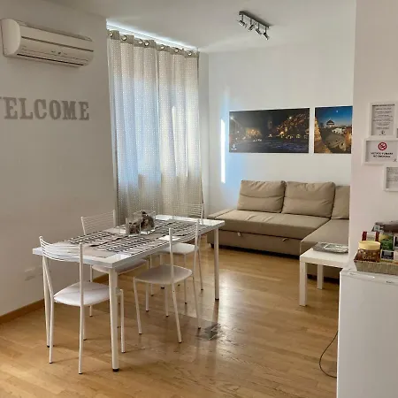 דירה The Little House In ברגמו