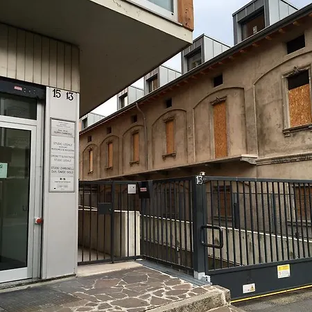 דירה The Little House In