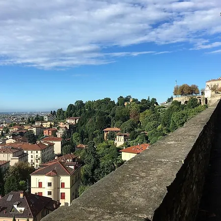דירה The Little House In ברגמו